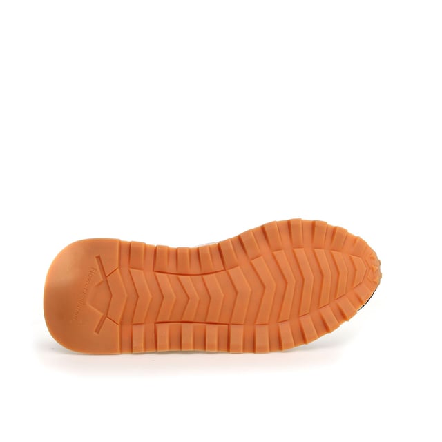 Suede and fabric upper sneaker for a stylish and comfortable fit. Features a leather and textile lining for breathability and durability. Moisture-wicking cork antibacterial insole helps keep feet fresh and dry, while the removable insole provides customisable comfort. Finished with a durable rubber sole for superior traction and long-lasting wear.