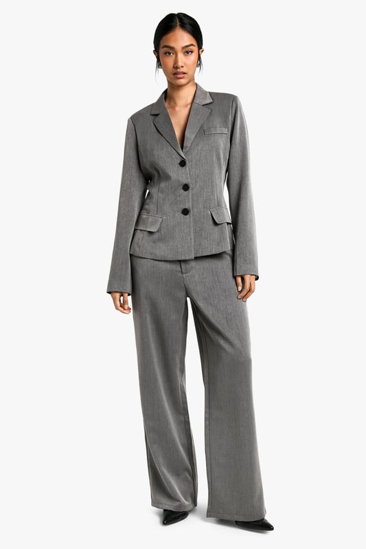 Straight-leg design for a classic silhouette
        High-waisted fit for a flattering shape
        Woven crepe fabric offers a polished look
        Front pockets for added functionality
        Versatile style suitable for various occasions
    
    Make a bold statement with these sophisticated straight-leg trousers from Boohoo. Perfect for the fashion-forward woman who values both style and comfort, these trousers are a versatile addition to any wardrobe. The high-waisted design creates a sleek silhouette, while the straight-leg cut offers a timeless appeal. For a night out on the town, pair these trousers with a fitted blazer and strappy heels to create a chic ensemble that's sure to turn heads. Alternatively, dress them down for a casual meet-up with friends by teaming them with a cropped top and trainers. The woven crepe fabric ensures these trousers maintain their shape throughout the night, allowing you to dance and socialise with confidence. Whether you're heading to a trendy bar or a swanky club, these trousers will keep you looking stylish and feeling comfortable from dusk till dawn.