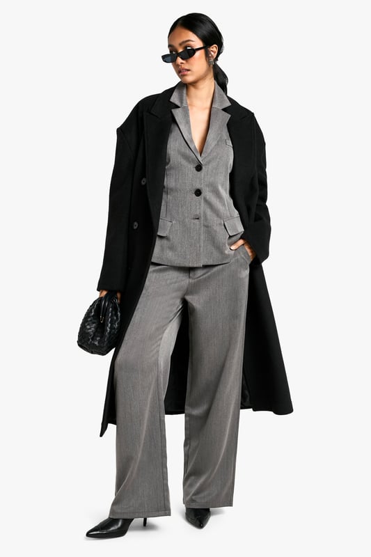 Straight-leg design for a classic silhouette
        High-waisted fit for a flattering shape
        Woven crepe fabric offers a polished look
        Front pockets for added functionality
        Versatile style suitable for various occasions
    
    Make a bold statement with these sophisticated straight-leg trousers from Boohoo. Perfect for the fashion-forward woman who values both style and comfort, these trousers are a versatile addition to any wardrobe. The high-waisted design creates a sleek silhouette, while the straight-leg cut offers a timeless appeal. For a night out on the town, pair these trousers with a fitted blazer and strappy heels to create a chic ensemble that's sure to turn heads. Alternatively, dress them down for a casual meet-up with friends by teaming them with a cropped top and trainers. The woven crepe fabric ensures these trousers maintain their shape throughout the night, allowing you to dance and socialise with confidence. Whether you're heading to a trendy bar or a swanky club, these trousers will keep you looking stylish and feeling comfortable from dusk till dawn.