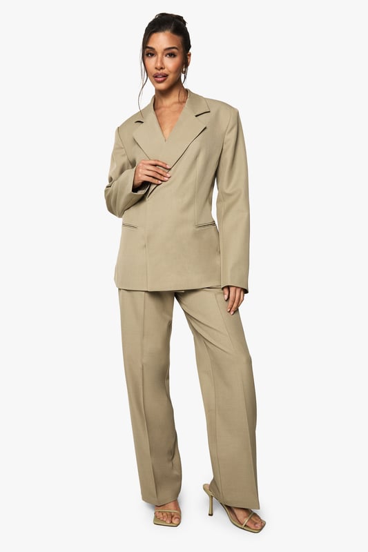 Tailored straight leg trousers with a textured woven finish for added dimension
        Flattering high-waist design with front pleats for a sophisticated silhouette
        Clean, straight-leg cut that creates a lengthening effect on the legs
        Versatile design that transitions seamlessly from office to evening occasions
        Subtle stretch in the fabric allows for comfortable movement throughout the day
    
    Make a bold statement with these tailored straight leg trousers from Boohoo. The textured woven crepe fabric adds subtle interest while maintaining a sleek appearance perfect for contemporary styling. Pair with the matching oversized blazer for a coordinated power suit that commands attention at your next night out, or style with a fitted bodysuit and strappy heels for a chic evening look. The high-waisted design with front pleats creates a flattering shape that works brilliantly with both cropped tops and tucked-in blouses. These trousers offer the perfect balance of structure and comfort, making them ideal for dancing the night away or enjoying drinks with friends. The straight leg cut provides a timeless silhouette that will remain a wardrobe staple for seasons to come, easily dressed up with statement jewellery or pared back with minimalist accessories.