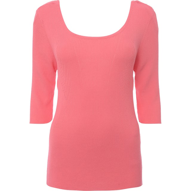 Main: 30% Polyester, Main: 70% Modal. The Morgan knitted top in coral is a stunning piece that combines comfort with a touch of elegance. Its scoop neck and half sleeves offer a classic look, while the open back with ring detail adds a modern twist. The ribbed material not only provides texture but also ensures a snug fit that flatters the figure. This top is perfect for those who appreciate a blend of traditional and contemporary design in their wardrobe.