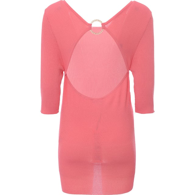 Main: 30% Polyester, Main: 70% Modal. The Morgan knitted top in coral is a stunning piece that combines comfort with a touch of elegance. Its scoop neck and half sleeves offer a classic look, while the open back with ring detail adds a modern twist. The ribbed material not only provides texture but also ensures a snug fit that flatters the figure. This top is perfect for those who appreciate a blend of traditional and contemporary design in their wardrobe.