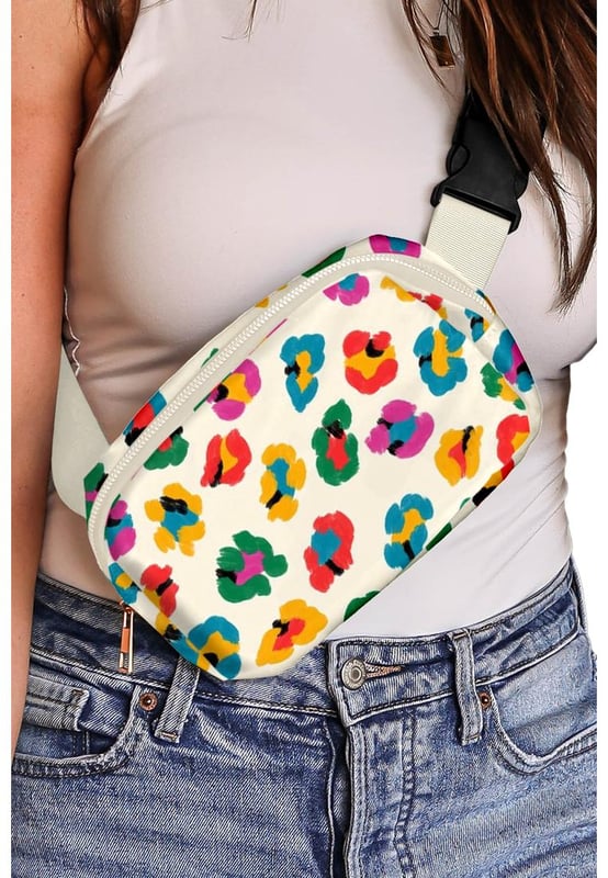 Bolso cruzado con hebilla de estampado de leopardo colorido beige Nuestros estilos están diseñados con un look ajustado y moderno teniendo en cuenta un estándar de tallas internacional. Para el mejor ajuste, sugerimos elegir una talla más grande de la que sueles usar. ¡Asegúrate de consultar nuestra tabla de tallas para encontrar tu combinación perfecta!
Estampado de leopardo vibrante para una declaración de estilo audaz
Correa ajustable con hebilla para un ajuste personalizado
Diseño de cinturón ancho para mayor comodidad y soporte
Tamaño compacto de 22.5 x 15 cm para conveniencia en movimiento
Perfecto para el uso diario
Material: Nylon