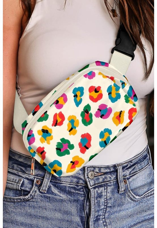 Bolso cruzado con hebilla de estampado de leopardo colorido beige Nuestros estilos están diseñados con un look ajustado y moderno teniendo en cuenta un estándar de tallas internacional. Para el mejor ajuste, sugerimos elegir una talla más grande de la que sueles usar. ¡Asegúrate de consultar nuestra tabla de tallas para encontrar tu combinación perfecta!
Estampado de leopardo vibrante para una declaración de estilo audaz
Correa ajustable con hebilla para un ajuste personalizado
Diseño de cinturón ancho para mayor comodidad y soporte
Tamaño compacto de 22.5 x 15 cm para conveniencia en movimiento
Perfecto para el uso diario
Material: Nylon
