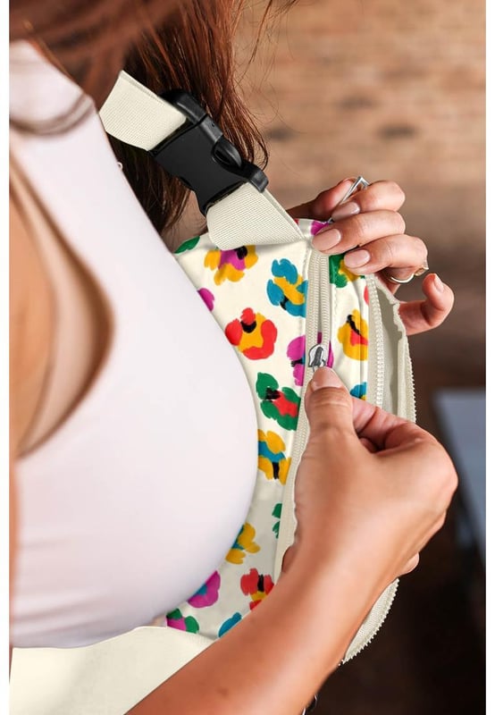 Bolso cruzado con hebilla de estampado de leopardo colorido beige Nuestros estilos están diseñados con un look ajustado y moderno teniendo en cuenta un estándar de tallas internacional. Para el mejor ajuste, sugerimos elegir una talla más grande de la que sueles usar. ¡Asegúrate de consultar nuestra tabla de tallas para encontrar tu combinación perfecta!
Estampado de leopardo vibrante para una declaración de estilo audaz
Correa ajustable con hebilla para un ajuste personalizado
Diseño de cinturón ancho para mayor comodidad y soporte
Tamaño compacto de 22.5 x 15 cm para conveniencia en movimiento
Perfecto para el uso diario
Material: Nylon