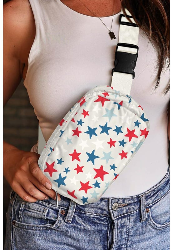 Bolso de cruzar con hebilla impresa de la bandera White Star Nuestros estilos están diseñados con un ajuste ceñido y moderno en mente, siguiendo un estándar de talla internacional. Para el mejor ajuste, sugerimos elegir una talla más grande de lo habitual. ¡Asegúrate de revisar nuestra tabla de tallas para encontrar tu coincidencia perfecta!
Diseño elegante con estampado de estrellas
Cierre con hebilla
Correa ancha para un uso seguro
Ideal para celebrar el Día de la Bandera
Tamaño compacto: 22
5
15 cm
Diseñado para un transporte conveniente
Material: nylon