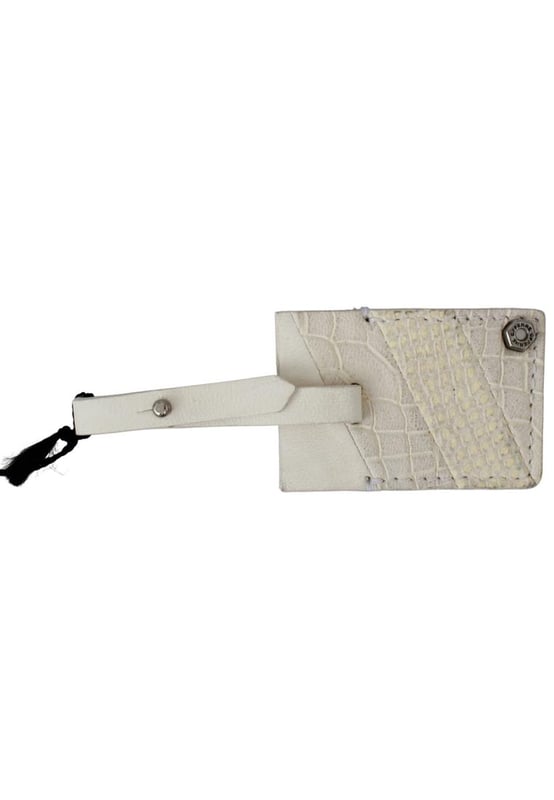 GF FERRE Leather Keychain/Keyring with Logo Engraved Metal Hardware
  100% Authentic and brand new with tags
  Color: Beige
  Material: Leather
  Luggage tag
  Logo details with logo engraved metal hardware
  Made in Italy