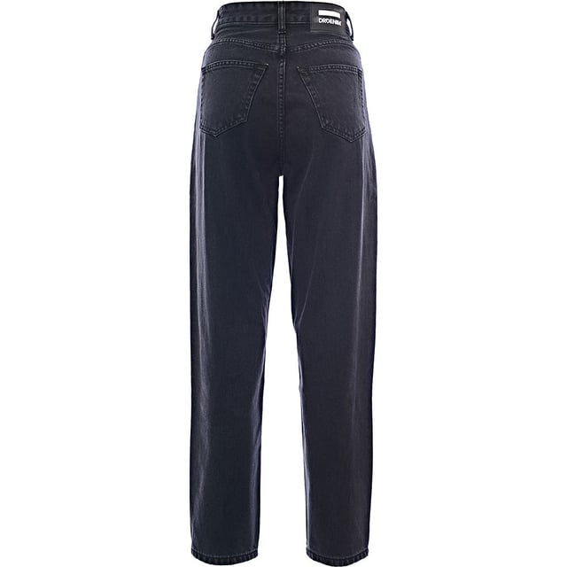 100% Cotton. Jeans in an oversized mom fit with belt loops and side and back pockets offer both style and comfort for your casual outings.