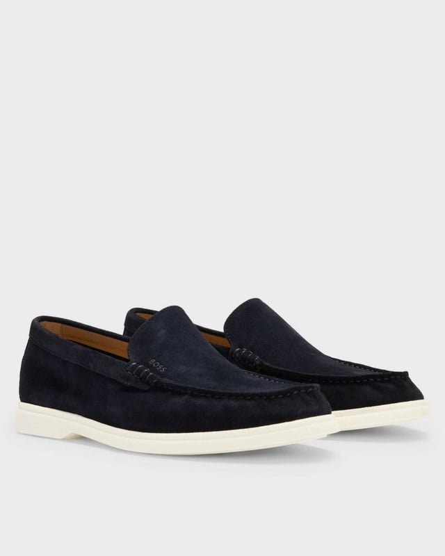 BOSS Orange Sienna Mens Suede Loafers With a comfortable rubberised sole, these BOSS Menswear loafers are a casual essential. Crafted in Portugal with full-suede uppers for easy styling.
Fastening top: Slip-on
Partially lined
Packaging: Box
Upper material: 100% Cow skin, Lining: 100% Cow skin, Sole: 100% Thermoplastic polyurethane, Innersole: 100% Cow skin
50543083