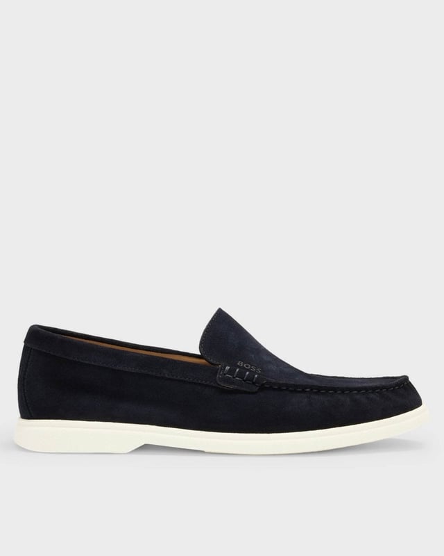 BOSS Orange Sienna Mens Suede Loafers With a comfortable rubberised sole, these BOSS Menswear loafers are a casual essential. Crafted in Portugal with full-suede uppers for easy styling.
Fastening top: Slip-on
Partially lined
Packaging: Box
Upper material: 100% Cow skin, Lining: 100% Cow skin, Sole: 100% Thermoplastic polyurethane, Innersole: 100% Cow skin
50543083