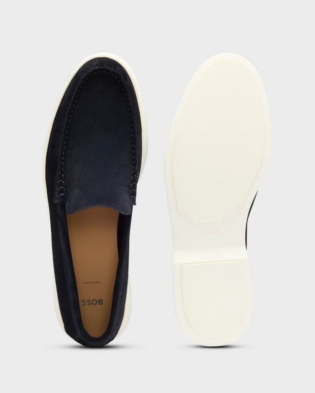 BOSS Orange Sienna Mens Suede Loafers With a comfortable rubberised sole, these BOSS Menswear loafers are a casual essential. Crafted in Portugal with full-suede uppers for easy styling.
Fastening top: Slip-on
Partially lined
Packaging: Box
Upper material: 100% Cow skin, Lining: 100% Cow skin, Sole: 100% Thermoplastic polyurethane, Innersole: 100% Cow skin
50543083