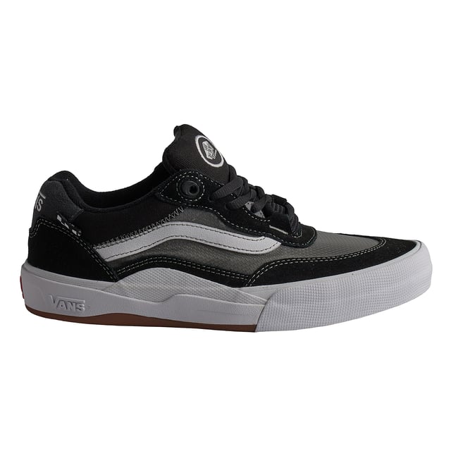 Zapatillas Wayvee VN0A5JIAY281 para Hombre Zapatillas Vans Wayvee
¡Destaca entre la multitud y haz lo tuyo con el Wayvee de Vans Skateboarding! Esta zapatilla fue desarrollada con la ayuda de skaters que saben cómo redefinir el estilo y la progresión. Con una nueva parte superior de gamuza y paneles de malla transparente, el Wayvee ofrece máxima transpirabilidad y flexibilidad.
Detalles:
- Parte superior de textil y ante.
- Cuello acolchado.
- Lengüeta ligeramente acolchada.
- Refuerzos DuraCap.
- Forro interior LuxLiner.
- ImpactWaffle.
- Plantilla PopCush .
- Etiqueta del logo tejida.
- Suela Wafflecup.
- Cordones semi planos.
Las zapatillas Vans son mucho más que un calzado: representan una actitud, un estilo de vida urbano y rebelde. Ya sea en su clásica silueta Old Skool, en las icónicas Slip-On o en las modernas colaboraciones con artistas y marcas, Vans sigue siendo un símbolo de autenticidad, creatividad y cultura alternativa.
Composición: Exterior: Textil, Ante; Interior: Textil; Suela: Sintético
Cuidados:
Limpiar con un cepillo suave y jabón neutro.
Evitar lavar en máquina.
Secar al aire, lejos del sol directo.