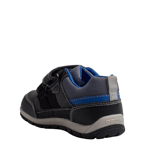 Die Kinder-Sneaker Geox vereinen modernes Design und Komfort, um die Kleinen bei ihren täglichen Abenteuern zu begleiten. Mit sportlichem Stil und attraktiven Farben bieten diese Jungen-Sneaker einen vielseitigen und funktionalen Look.

 Details:
 - Atmungsaktiv.
 - Verschlussart: Klettverschluss.
 - Markenname auf einem der Streifen.
 - Rutschfeste Sohle.
 - Die perforierte Sohle ermöglicht den Füßen eine natürliche Atmung.
 - Antibakterielle Innensohle.
 - Geox Breathe: Technologie, die für eine bestmögliche Luftzirkulation sorgt und den Körper auf optimaler Temperatur hält. Das System bietet maximalen Komfort durch Atmungsaktivität und ein hohes Maß an Temperaturregulierung.

 Die Kinder-Sneaker Geox sind die perfekte Kombination aus Style, Komfort und Funktionalität. Sein sportliches Design mit Klettverschluss ermöglicht ein bequemes Tragen im Alltag, während die atmungsaktive Geox-Technologie Ihre Füße kühl und bequem hält.
 Komposition: Außen: Öko-Leder, Textil; Innenausstattung: Textil; Sohle: Gummi; Vorlage: Textil
 Pflege:
Verwenden Sie ein feuchtes Tuch oder eine weiche Bürste.
 Nicht in der Maschine waschen.
 Lassen Sie es an der Luft trocknen, ohne direkte Sonneneinstrahlung oder Hitze.