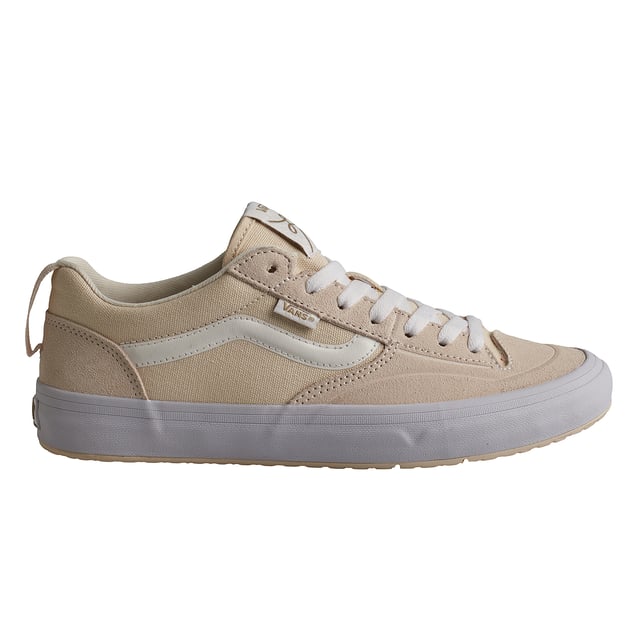 Zapatillas Skate Lizzie Low VN0A2Z3GCRM1 para Hombre Zapatillas Vans Skate Lizzie Low
Las Skate Lizzie Low de caña baja, una reinterpretación de las zapatillas de skate características de Lizzie Armanto, abren un camino tan nuevo como la propia Lizzie con soluciones únicas a los problemas universales de las zapatillas de skate: mejor ajuste, más durabilidad y una construcción sostenible.
Detalles:
- Zapato icónico de caña baja con Sidestripe.
- Parte superior de ante, lona y sintético.
- Etiqueta del logo tejida.
- Plantilla VR3Cush.
- Cordones planos.
- Refuerzos duracap.
- Suela de goma microwaffle.
Las zapatillas Vans son mucho más que un calzado: representan una actitud, un estilo de vida urbano y rebelde. Ya sea en su clásica silueta Old Skool, en las icónicas Slip-On o en las modernas colaboraciones con artistas y marcas, Vans sigue siendo un símbolo de autenticidad, creatividad y cultura alternativa.
Composición: Exterior: Ante, Lona, Sintético; Interior: Textil; Suela: Sintético
Cuidados:
Limpiar con un cepillo suave y jabón neutro.
Evitar lavar en máquina.
Secar al aire, lejos del sol directo.