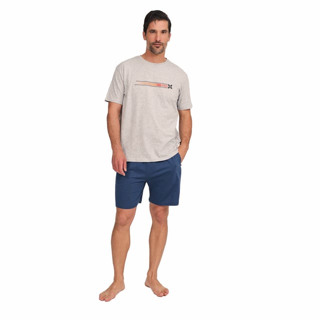 MUFH0253 Men's short-sleeved pajamas These men's short-sleeved pajamas combine comfort and style in a fresh and relaxed set, perfect for resting in comfort and looking good even at home.
Details:
T-shirt:
- Relaxed fit.
- Round neck.
- Short sleeve.
- Front print.
Short:
- Short and baggy.
- Side pockets.
- Elastic waistband.
- Light and cool fabric for the warmest nights.
- Tone-on-tone visible seams.
For those seeking a restful night's sleep, MUNICH's luxurious short-sleeved pyjama sets are just the ticket. Crafted from the finest fabrics and with an attention to detail unmatched in the industry, these comfortable and stylish men's short-sleeved pyjamas will ensure you sleep in luxury each and every night.
Composition: T-shirt: 95% Cotton, 5% Viscose; Shorts: 50% Modal, 50% Cotton
Care:
Machine wash max. 30ºC.
Use mild detergent.
Avoid bleaches.
Dry at low temperature.
Iron at low temperature.