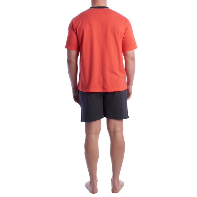 Short-sleeved and short-pants pajamas, model KL30000.

 The men's pajamas combine a short-sleeved round-neck T-shirt and shorts.
 Made of soft and breathable materials, it ensures comfort throughout the night.
 Ideal for any season, this set offers a perfect balance between style and comfort for a restful night's sleep.

 Exclusive designs and a variety of prints: The men's summer pajamas are available in a wide range of exclusive designs and prints, allowing you to choose from different styles that reflect your personality and taste. From prints to stripes, each pajama offers a unique and special touch.

 Easy Care & Durability: Made from durable cotton, the men's pajamas are easy to machine wash and maintain their softness, color and shape wash after wash. This easy maintenance ensures that the pajamas remain a favorite item in your wardrobe, offering durability and practicality over time, especially during the warmer seasons.

 Men's summer pajamas, the perfect gift for Father's Day, anniversary, Christmas, New Year, birthday, and much more!

 Choose style, quality and comfort with Kisses&Love!
 Composition: 100% Cotton
 Care:
Wash at maximum temperature 30º.
 Dry at low temperature.
 Do not use bleach.
 Do not iron.
 Do not dry clean.
