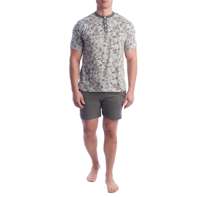 Short-sleeved and short-pants pajamas, model KL30000.

 The men's pajamas combine a short-sleeved round-neck T-shirt and shorts.
 Made of soft and breathable materials, it ensures comfort throughout the night.
 Ideal for any season, this set offers a perfect balance between style and comfort for a restful night's sleep.

 Exclusive designs and a variety of prints: The men's summer pajamas are available in a wide range of exclusive designs and prints, allowing you to choose from different styles that reflect your personality and taste. From prints to stripes, each pajama offers a unique and special touch.

 Easy Care & Durability: Made from durable cotton, the men's pajamas are easy to machine wash and maintain their softness, color and shape wash after wash. This easy maintenance ensures that the pajamas remain a favorite item in your wardrobe, offering durability and practicality over time, especially during the warmer seasons.

 Men's summer pajamas, the perfect gift for Father's Day, anniversary, Christmas, New Year, birthday, and much more!

 Choose style, quality and comfort with Kisses&Love!
 Composition: 100% Cotton
 Care:
Wash at maximum temperature 30º.
 Dry at low temperature.
 Do not use bleach.
 Do not iron.
 Do not dry clean.
