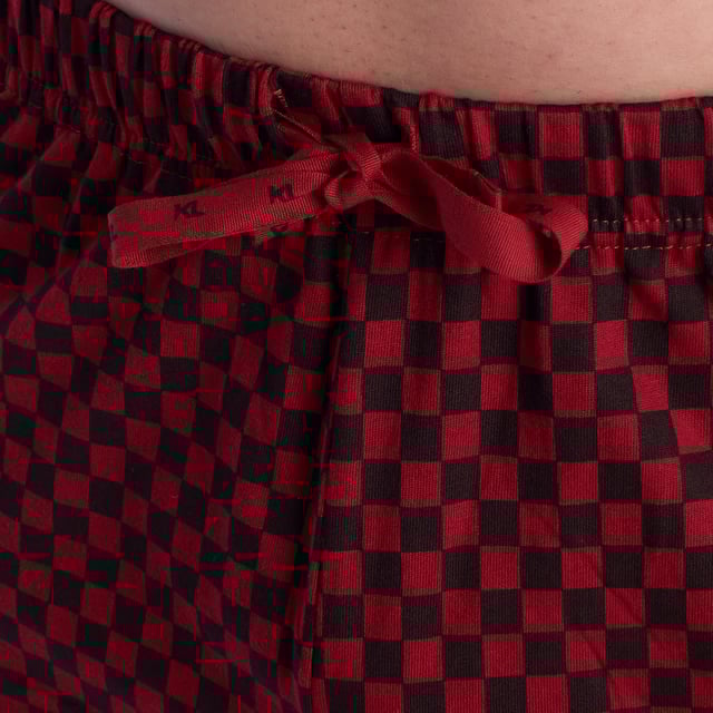 Short-sleeved and short-pants pajamas, model KL30000.

 The men's pajamas combine a short-sleeved round-neck T-shirt and shorts.
 Made of soft and breathable materials, it ensures comfort throughout the night.
 Ideal for any season, this set offers a perfect balance between style and comfort for a restful night's sleep.

 Exclusive designs and a variety of prints: The men's summer pajamas are available in a wide range of exclusive designs and prints, allowing you to choose from different styles that reflect your personality and taste. From prints to stripes, each pajama offers a unique and special touch.

 Easy Care & Durability: Made from durable cotton, the men's pajamas are easy to machine wash and maintain their softness, color and shape wash after wash. This easy maintenance ensures that the pajamas remain a favorite item in your wardrobe, offering durability and practicality over time, especially during the warmer seasons.

 Men's summer pajamas, the perfect gift for Father's Day, anniversary, Christmas, New Year, birthday, and much more!

 Choose style, quality and comfort with Kisses&Love!
 Composition: 100% Cotton
 Care:
Wash at maximum temperature 30º.
 Dry at low temperature.
 Do not use bleach.
 Do not iron.
 Do not dry clean.