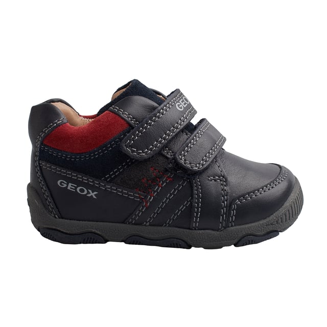 The Geox boys' sneakers combine modern design and comfort to accompany little ones on their daily adventures. With a sporty style and attractive colors, these boys' sneakers offer a versatile and functional look.

 Details:
 - Breathable.
 - Closure type: Double velcro.
 - Non-slip sole.
 - Made of leather.
 - The perforated sole allows feet to breathe naturally.
 - Shock-absorbing antibacterial insole.
 - Flexy system.
 - Geox Breathe: Technology designed to ensure the best possible air circulation and maintain optimal body temperature. The system provides maximum comfort thanks to breathability and a high degree of temperature regulation.

 The Geox kids' sneakers are the perfect combination of style, comfort, and functionality. Their sporty design with hook-and-loop closure makes them easy to wear every day, while the Geox's breathable technology keeps feet cool and comfortable.
 Composition: Exterior: Leather, Suede; Interior: Leather; Sole: Rubber; Insole: Leather
 Care:
Use a damp cloth or soft brush.
 Do not machine wash.
 Let it air dry, without direct sunlight or heat.