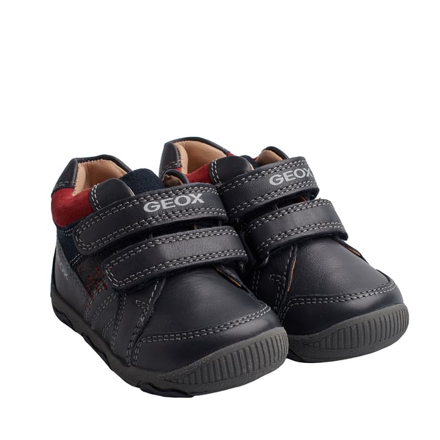 The Geox boys' sneakers combine modern design and comfort to accompany little ones on their daily adventures. With a sporty style and attractive colors, these boys' sneakers offer a versatile and functional look.

 Details:
 - Breathable.
 - Closure type: Double velcro.
 - Non-slip sole.
 - Made of leather.
 - The perforated sole allows feet to breathe naturally.
 - Shock-absorbing antibacterial insole.
 - Flexy system.
 - Geox Breathe: Technology designed to ensure the best possible air circulation and maintain optimal body temperature. The system provides maximum comfort thanks to breathability and a high degree of temperature regulation.

 The Geox kids' sneakers are the perfect combination of style, comfort, and functionality. Their sporty design with hook-and-loop closure makes them easy to wear every day, while the Geox's breathable technology keeps feet cool and comfortable.
 Composition: Exterior: Leather, Suede; Interior: Leather; Sole: Rubber; Insole: Leather
 Care:
Use a damp cloth or soft brush.
 Do not machine wash.
 Let it air dry, without direct sunlight or heat.