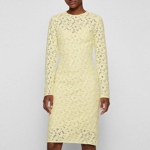 Een vrouwelijke jurk van BOSS Womenswear. Deze opvallende jurk heeft lange mouwen en een ritssluiting aan de achterkant voor een net silhouet. Het elegante kant is gemaakt van een katoenmix. De gladde voering biedt comfort tegen de huid.