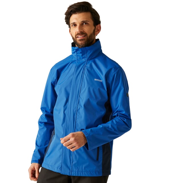 100% Polyester. Stof: Netwerk. Ontwerp: Eenvoudig. Manchet: Verstelbaar. Halslijn: Hoog-Neck. Capuchon, Lichtgewicht, Logo, Schokkoord aan de zoom, Soft Touch, Getapete naad, Waterbestendig, Windbestendig. Mouwtype: Met lange mouwen. Eigenschappen van de kap: Verstelbaar, Verborgen. Lengte: R. Geschikt voor: R. Zakken: 2 zijvakken, 1 binnenzak. Bevestiging: Volledige ritssluiting. XS: 39 in. S: 42 in. M: 45 in. L: 48,5 in. XL: 51,5 in. XXL: 55,5 in. 4XL: 60,5 in.