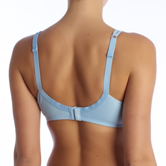 The Generous non-padded underwire bra is ideal for those looking for support and comfort without extra bulk. Its underwire structure provides firm support, while the foam-free cups offer a light, natural feel, allowing your skin to breathe.

 Made with high-quality materials, it adapts perfectly to the body, ensuring comfort during daily use. Adjustable straps allow for a personalized fit, and its elegant design makes it perfect for both everyday wear and special occasions.

 Main features:
 - Hoops that provide firm support and enhance the silhouette.
 - Non-foam cups for a lighter, more natural feel.
 - Adjustable straps for a custom fit.
 - Hook closure with 3 positions and double row.
 - Made with high quality materials for comfort.
 - Available in a variety of colors and styles.
 Composition: 75% Polyamide, 25% Elastane
 Care:
- Wash at max temperature. 30º.
 - Do not use bleach.
 - Do not use a dryer.
 - Do not iron.
 - Do not dry clean.