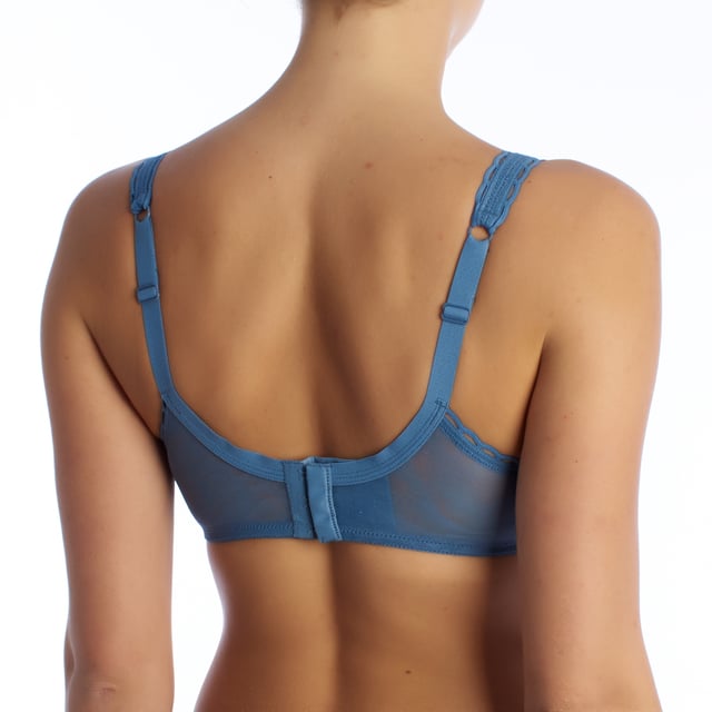 This floral lace bra is the perfect combination of sophistication and functionality. Designed to highlight natural elegance, it offers a comfortable and flexible fit that adapts to different styles and needs.

 Characteristics:

 - Underwired bra.
 - Delicate floral lace throughout.
 - Non-padded bra.
 - Adjustable rear closure with three positions.
 - Decorative fixed straps with wavy details, adjustable to ensure optimal support.
 - Breathable mesh fabric on the back.
 - Sophisticated details that add a touch of femininity and elegance.
 - Ideal for both everyday use and special occasions where comfort is a priority without sacrificing style.

 This non-wired bra is the perfect choice for women seeking a combination of style, lightness, and comfort. Its delicate and functional design makes it an everyday essential, providing confidence and elegance for any occasion.
 Composition: 82% Polyamide, 18% Elastane
 Care:
- Hand wash.
 - Do not use bleach.
 - Do not use a dryer.
 - Do not iron.
 - Do not dry clean.
