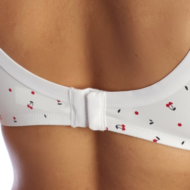 De Royale non-padded beugelbeha is ideaal voor wie op zoek is naar ondersteuning en comfort zonder extra bulk. De beugelstructuur biedt stevige ondersteuning, terwijl de schuimvrije cups licht en natuurlijk aanvoelen en je huid laten ademen.

 De bh is gemaakt van hoogwaardige materialen en past zich perfect aan het lichaam aan, zodat je hem dagelijks comfortabel kunt dragen. De verstelbare bandjes zorgen voor een persoonlijke pasvorm en het elegante ontwerp maakt het perfect voor zowel alledaags gebruik als voor speciale gelegenheden.

 Belangrijkste kenmerken:
 - Hoepels die stevige ondersteuning bieden en het silhouet verbeteren.
 - Non-foam cups voor een lichter, natuurlijker gevoel.
 - Verstelbare bandjes voor een pasvorm op maat.
 - Haaksluiting met 3 posities en dubbele rij.
 - Gemaakt van hoogwaardige materialen voor comfort.
 - Verkrijgbaar in verschillende kleuren en stijlen.
 Samenstelling: 75% Polyamide, 25% Elastaan
 Onderhoud:
- Wassen op max. temperatuur. 30º.
 - Geen bleekmiddel gebruiken.
 - Geen droger gebruiken.
 - Niet strijken.
 - Niet chemisch reinigen.