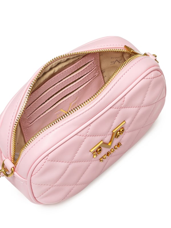 19v69 ITALIA handtas VIVI voegt een vrouwelijke touch toe aan elke outfit. Het gewatteerde ontwerp in zachtroze ontmoet een verfijnde gouden schakelketting, ideaal voor stijlvolle verschijningen met lichte bagage.
