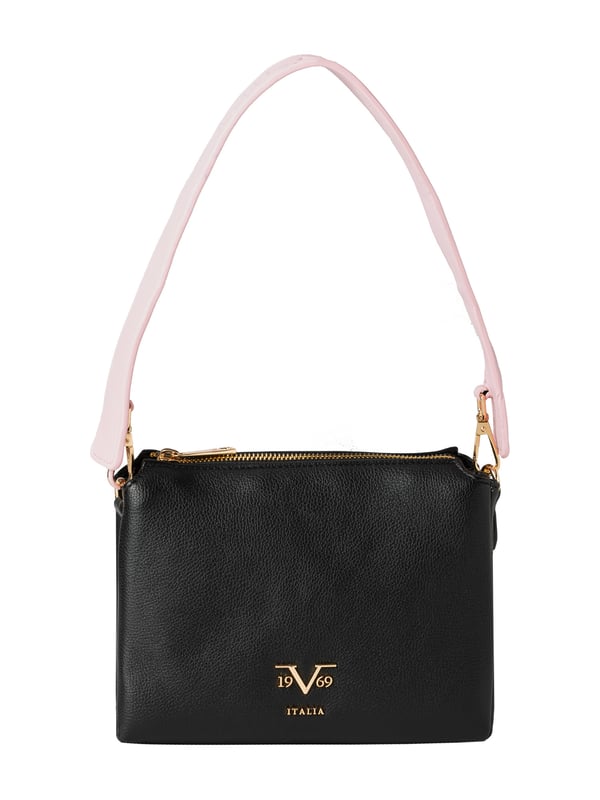 19v69 ITALIA handtas BILLIE combineert modern design met een zacht gevoel en een heldere vorm. De brede schouderriem en gouden logo-accenten maken het een stijlvol accessoire voor elke dag.