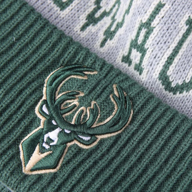 Heren New Era Milwaukee Bucks NBA Tip Off 2023 Bobble Knit Hat.- Omgeslagen zoom.- Gebreid.- Geborduurd merk. Materiaal: 90% Polyester, 10% Wol. Ref: 60421488.