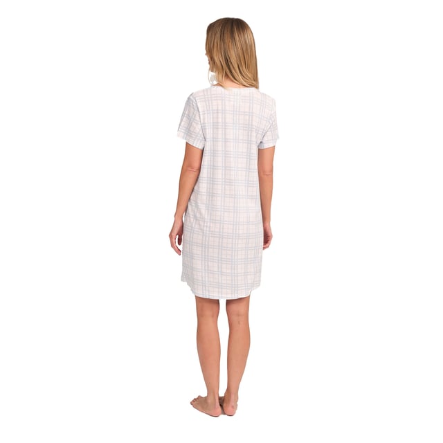 This short-sleeved nightgown for women is the perfect combination of comfort and romantic style. Its lightweight design and loose fit make it an ideal choice for warm nights or relaxing moments at home.

 Details:
 - Straight and loose cut.
 - Round neck with medium button closure.
 - Soft and breathable fabric.
 - Discreet design that gives it a modern and feminine look.

 This short-sleeved nightgown for women is the perfect choice for those looking for a fresh and feminine garment to sleep in or stay at home in style. Its fluid and romantic design makes it ideal for resting in total comfort.

 Our women's nightgowns are ideal for lounging around the house, they are designed to give you maximum comfort and style while you enjoy your moments of relaxation at home.
 Composition: 50% Cotton, 50% Modal
 Care:
Machine wash max. 30ºC.
 Use mild detergent.
 Avoid bleaches.
 Dry at low temperature.
 Iron at low temperature.