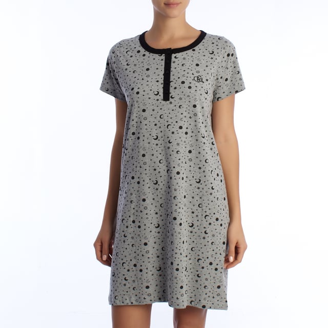The women's short-sleeved summer nightgown is the perfect garment to enjoy warm nights in style and comfort. This nightgown, designed specifically for the summer season, combines lightness, softness and an elegant design that ensures freshness and comfort during rest hours.

 Main Features:
 Cool and Light Design: This women's summer nightgown features a short-sleeved design that provides adequate coverage without compromising the freshness needed for the hottest nights.

 Breathable Material: Made of lightweight and breathable materials, women's nightgowns ensure excellent air circulation, keeping your skin cool and comfortable all night long.

 Comfort and Softness: Cotton ensures a soft texture to the touch, offering a pleasant sensation on the skin and facilitating restful sleep.

 Elegant Style: With carefully designed details such as decorative piping or summery prints, this women's summer nightgown adds a touch of style and femininity to your sleepwear.

 Relaxed Fit: Cut to allow for freedom of movement, this short-sleeved nightgown provides a comfortable, loose fit, ideal for unrestricted sleeping.

 The women's short-sleeved summer nightdress is the ideal choice for those seeking comfort and style during warm nights. With its lightweight, breathable and elegant design, this nightdress guarantees a pleasant and relaxing experience with every use, providing the freshness and softness necessary for a restful sleep.
 Composition: 100% Cotton
 Care:
Washing machine safe at maximum temperature of 30º.
 It does not resist bleach or any other chlorate.
 It does not resist ironing.
 Does not withstand dry cleaning.
 It does not resist the dryer.