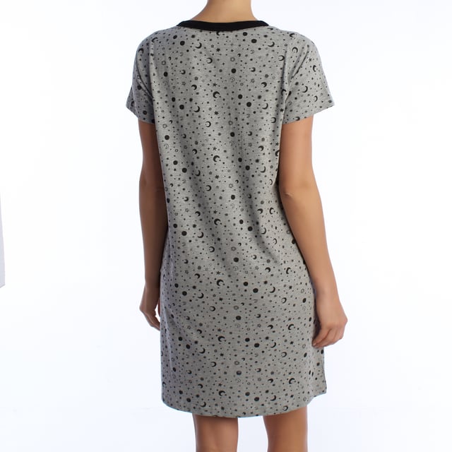The women's short-sleeved summer nightgown is the perfect garment to enjoy warm nights in style and comfort. This nightgown, designed specifically for the summer season, combines lightness, softness and an elegant design that ensures freshness and comfort during rest hours.

 Main Features:
 Cool and Light Design: This women's summer nightgown features a short-sleeved design that provides adequate coverage without compromising the freshness needed for the hottest nights.

 Breathable Material: Made of lightweight and breathable materials, women's nightgowns ensure excellent air circulation, keeping your skin cool and comfortable all night long.

 Comfort and Softness: Cotton ensures a soft texture to the touch, offering a pleasant sensation on the skin and facilitating restful sleep.

 Elegant Style: With carefully designed details such as decorative piping or summery prints, this women's summer nightgown adds a touch of style and femininity to your sleepwear.

 Relaxed Fit: Cut to allow for freedom of movement, this short-sleeved nightgown provides a comfortable, loose fit, ideal for unrestricted sleeping.

 The women's short-sleeved summer nightdress is the ideal choice for those seeking comfort and style during warm nights. With its lightweight, breathable and elegant design, this nightdress guarantees a pleasant and relaxing experience with every use, providing the freshness and softness necessary for a restful sleep.
 Composition: 100% Cotton
 Care:
Washing machine safe at maximum temperature of 30º.
 It does not resist bleach or any other chlorate.
 It does not resist ironing.
 Does not withstand dry cleaning.
 It does not resist the dryer.