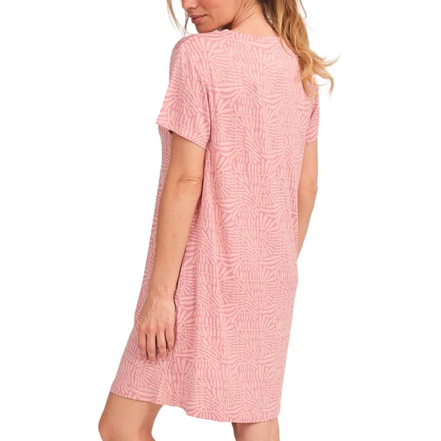 This short-sleeved nightgown for women is the perfect combination of comfort and romantic style. Its lightweight design and loose fit make it an ideal choice for warm nights or relaxing moments at home.

 Details:
 - Straight and loose cut.
 - V-neck with medium button closure.
 - Soft and breathable fabric.
 - Discreet geometric design that gives it a modern and feminine look.

 This short-sleeved nightgown for women is the perfect choice for those looking for a fresh and feminine garment to sleep in or stay at home in style. Its fluid and romantic design makes it ideal for resting in total comfort.

 Our women's nightgowns are ideal for lounging around the house, they are designed to give you maximum comfort and style while you enjoy your moments of relaxation at home.
 Composition: 95% Modal, 5% Elastane
 Care:
Machine wash max. 30ºC.
 Use mild detergent.
 Avoid bleaches.
 Dry at low temperature.
 Iron at low temperature.