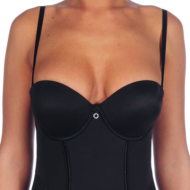 The Claire Push-Up Bra is designed to offer maximum lift and firm support. Its push-up cups create a fuller, more defined silhouette, naturally enhancing the figure, and its elongated bustier design adds a touch of sophistication.

 Characteristics:

 - Corset bra with preformed cups and underwire that enhance and offer optimal support to the bust.
 - Soft, breathable fabric ensures a comfortable fit all day long.
 - Bra with a bustier design, provides an elegant and stylized touch.
 - Embroidered lace details at the bottom with transparencies that provide a sophisticated and elegant touch.
 - Adjustable and removable straps to fit different neckline styles.
 - Includes removable garters, ideal for combining with stockings.
 - Adjustable back closure with multiple positions for a personalized fit.
 - Ideal women's bra for special occasions such as weddings or events, providing comfort and a luxurious finish.

 The Claire push-up bra combines style, comfort and functionality, making it the perfect choice for women looking for an intimate garment that provides elegance, support and comfort on any occasion.
 Composition: 60% Polyamide, 28% Polyester, 12% Elastane
 Care:
Hand wash.
 Do not spin.
 Do not iron.
 Do not use bleach.
 Do not tumble dry.
 Do not dry clean.