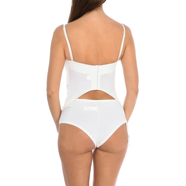 The Claire Push-Up Bra is designed to offer maximum lift and firm support. Its push-up cups create a fuller, more defined silhouette, naturally enhancing the figure, and its elongated bustier design adds a touch of sophistication.

 Characteristics:

 - Corset bra with preformed cups and underwire that enhance and offer optimal support to the bust.
 - Soft, breathable fabric ensures a comfortable fit all day long.
 - Bra with a bustier design, provides an elegant and stylized touch.
 - Embroidered lace details at the bottom with transparencies that provide a sophisticated and elegant touch.
 - Adjustable and removable straps to fit different neckline styles.
 - Includes removable garters, ideal for combining with stockings.
 - Adjustable back closure with multiple positions for a personalized fit.
 - Ideal women's bra for special occasions such as weddings or events, providing comfort and a luxurious finish.

 The Claire push-up bra combines style, comfort and functionality, making it the perfect choice for women looking for an intimate garment that provides elegance, support and comfort on any occasion.
 Composition: 60% Polyamide, 28% Polyester, 12% Elastane
 Care:
Hand wash.
 Do not spin.
 Do not iron.
 Do not use bleach.
 Do not tumble dry.
 Do not dry clean.