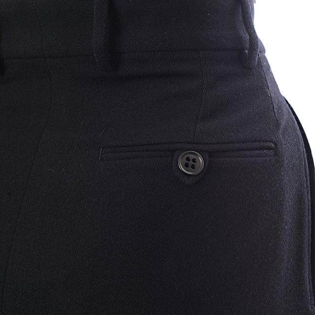95% virgin wool, 5% polyamide. Lining: 51% viscose, 49% cotton. Cut to a straight fit, this maxi skirt embodies Raey?s clean tailoring. It?s made in Italy from wool-blend twill with a sharp front hem split