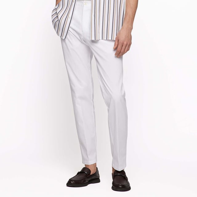 Button and zip closure.French pocket.Welt pocket with buttons.Flat front.Slim fit.
