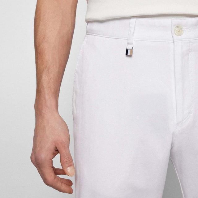 Button and zip closure.French pocket.Welt pocket with buttons.Flat front.Slim fit.