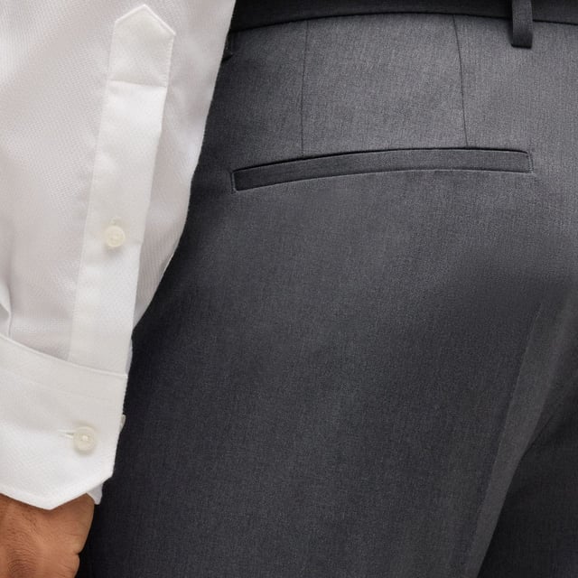 Hook and zip closure.French pocket.Jet pocket.Regular fit.