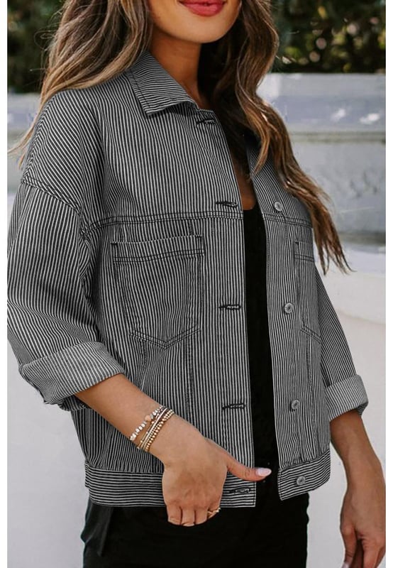 Our styles are designed with a trendy fitted look in mind following an international size standard. For the best fit we suggest choosing one size up from your usual. Be sure to check our sizing chart to find your perfect match!
  Blue Stripe Washed Oversize Pocketed Denim Jacket
  Vintage washed denim for a retro look
  Classic button
  up closure for versatile wear
  Turn
  down collar for added charm
  Convenient chest pockets for practicality
Material: 75% Cotton 25% Polyester