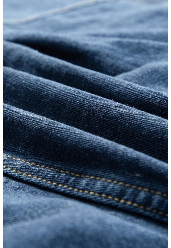 Our styles are designed with a trendy fitted look in mind following an international size standard. For the best fit we suggest choosing one size up from your usual. Be sure to check our sizing chart to find your perfect match!
  Dark blue washed oversized denim jacket
  Vintage and laid
  back look with washed denim
  Classic button
  up closure
  Turn
  down collar
  Convenient chest pockets
  Available in various sizes (S M L XL 2XL)
Material: 75% Cotton 25% Polyester