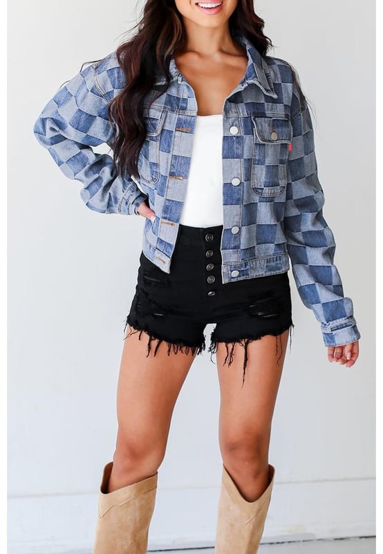 Our styles are designed with a trendy fitted look in mind following an international size standard. For the best fit we suggest choosing one size up from your usual. Be sure to check our sizing chart to find your perfect match!
  Light Blue Checkered Patchwork Button up Denim Jacket
  Unique fusion of classic denim and patchwork style
  Two
  tone checkered pattern
  Flap pockets
  Button
  up front
  Pair with jeans for a denim
  on
  denim look
  Ideal with a simple tee for a laid
  back ensemble
Material: 56% Cotton 44% Polyester