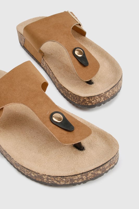 Trendy toe-post design for a classic summer look
        Adjustable buckle strap for a customised fit
        Comfortable cork-effect footbed for all-day wear
        Flat heel between 0 and 2cm for easy walking
        Versatile style suitable for various casual occasions
    
    Step into summer with these effortlessly chic slides from Boohoo. Perfect for the fashion-forward woman who values both style and comfort, these sandals are a must-have for your warm-weather wardrobe. The toe-post design adds a touch of classic appeal, while the adjustable buckle strap ensures a snug, personalised fit. Pair them with a flowing maxi dress and oversized sunglasses for a leisurely brunch date, or slip them on with denim shorts and a crop top for a casual day out shopping. The cork-effect footbed not only adds visual interest but also provides comfort for extended wear. Whether you're heading to a family barbecue or a casual catch-up with friends, these versatile slides will keep you looking stylish and feeling comfortable all day long.