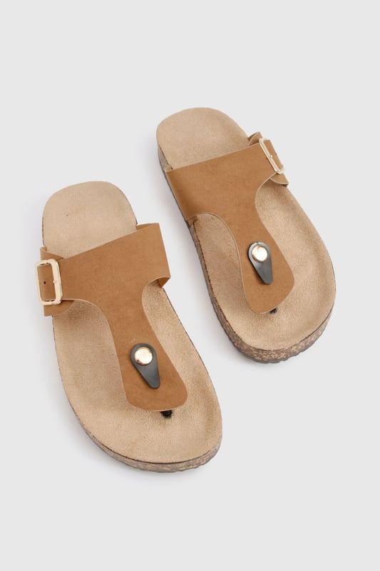 Trendy toe-post design for a classic summer look
        Adjustable buckle strap for a customised fit
        Comfortable cork-effect footbed for all-day wear
        Flat heel between 0 and 2cm for easy walking
        Versatile style suitable for various casual occasions
    
    Step into summer with these effortlessly chic slides from Boohoo. Perfect for the fashion-forward woman who values both style and comfort, these sandals are a must-have for your warm-weather wardrobe. The toe-post design adds a touch of classic appeal, while the adjustable buckle strap ensures a snug, personalised fit. Pair them with a flowing maxi dress and oversized sunglasses for a leisurely brunch date, or slip them on with denim shorts and a crop top for a casual day out shopping. The cork-effect footbed not only adds visual interest but also provides comfort for extended wear. Whether you're heading to a family barbecue or a casual catch-up with friends, these versatile slides will keep you looking stylish and feeling comfortable all day long.