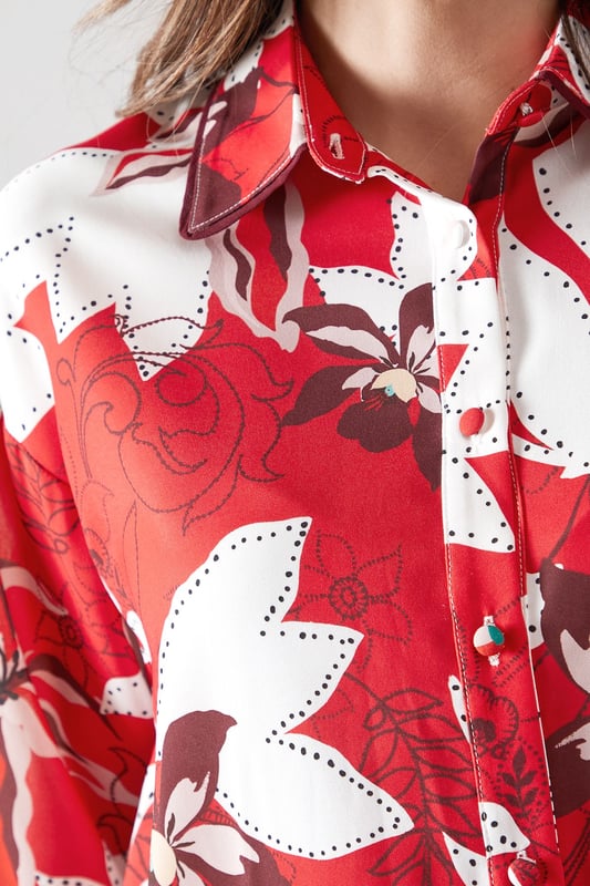 Bold floral print shirt with distinctive piping detail for a sophisticated edge
        Classic collared neckline with full button-through front closure
        Relaxed fit silhouette offering comfortable all-day wear
        Practical chest pocket adding both style and functionality
        Long sleeves with button cuffs for versatile styling options
    
    This striking Wallis shirt combines eye-catching floral patterns with elegant piping details for a piece that commands attention. The relaxed silhouette creates a flattering drape that works beautifully with the woven fabric, while the practical chest pocket adds a touch of casual charm. Style this versatile top with wide-leg trousers as shown for a sophisticated daytime look perfect for family gatherings or lunch with friends. For a more casual approach, pair with your favourite denim and trainers for weekend outings. The collared design can be worn fully buttoned for a polished appearance or with the top buttons undone for a more relaxed feel. This shirt transitions effortlessly from casual coffee dates to smart-casual office environments, making it an indispensable addition to your wardrobe.