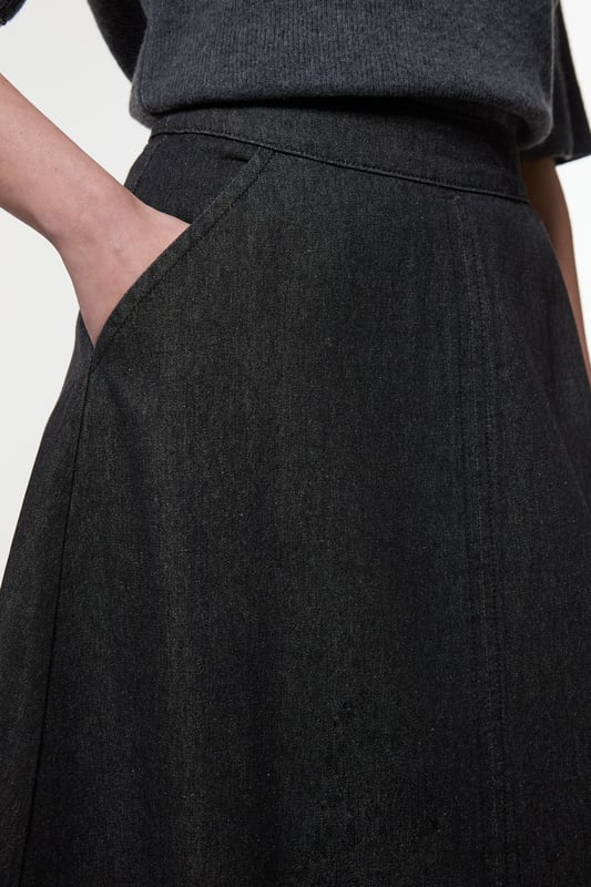 This Karen Millen denim midi skirt is a versatile wardrobe staple that effortlessly bridges the gap between casual and smart-casual attire. The full, flared silhouette creates a graceful movement as you walk, while the high-waisted design accentuates your natural curves. Style it with a fitted knit top and ankle boots for a stylish daytime look, perfect for weekend brunches or casual family gatherings. For a more relaxed vibe, pair it with a simple t-shirt and trainers. The side pockets add a practical touch, ideal for keeping small essentials close at hand. This skirt's adaptable nature makes it suitable for various occasions, from laid-back office days to informal evening outings. Its timeless design ensures it will remain a go-to piece in your wardrobe for seasons to come.  Midi-length denim skirt with a full, flared silhouette High-waisted design for a flattering fit Side pockets for practicality and style Versatile cotton fabric suitable for various seasons Subtle A-line shape creates a feminine profile