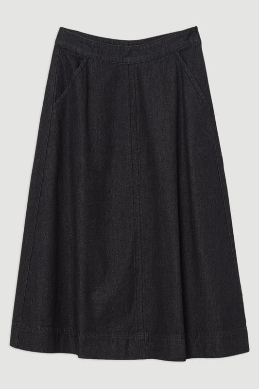 This Karen Millen denim midi skirt is a versatile wardrobe staple that effortlessly bridges the gap between casual and smart-casual attire. The full, flared silhouette creates a graceful movement as you walk, while the high-waisted design accentuates your natural curves. Style it with a fitted knit top and ankle boots for a stylish daytime look, perfect for weekend brunches or casual family gatherings. For a more relaxed vibe, pair it with a simple t-shirt and trainers. The side pockets add a practical touch, ideal for keeping small essentials close at hand. This skirt's adaptable nature makes it suitable for various occasions, from laid-back office days to informal evening outings. Its timeless design ensures it will remain a go-to piece in your wardrobe for seasons to come.  Midi-length denim skirt with a full, flared silhouette High-waisted design for a flattering fit Side pockets for practicality and style Versatile cotton fabric suitable for various seasons Subtle A-line shape creates a feminine profile